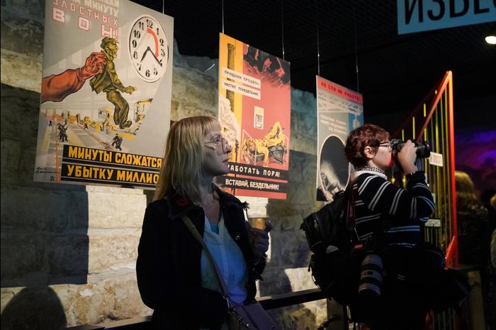 В "Зарядье" открылось уникальное выставочное пространство. Оно находится под землёй