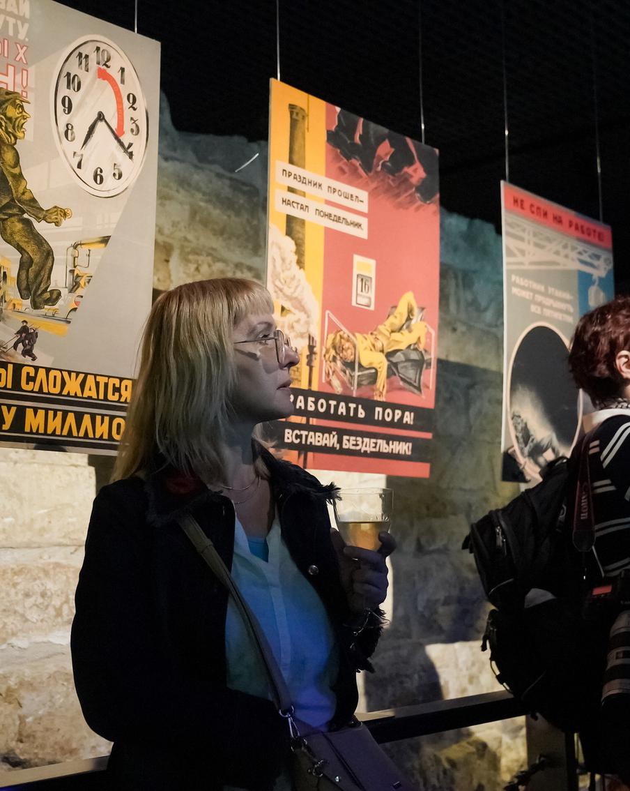 В "Зарядье" открылось уникальное выставочное пространство. Оно находится под землёй