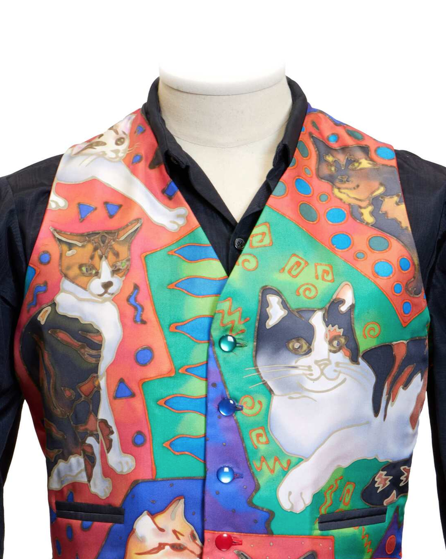 Жилет Фредди Меркьюри с портретами его котов продали за 17 млн рублей