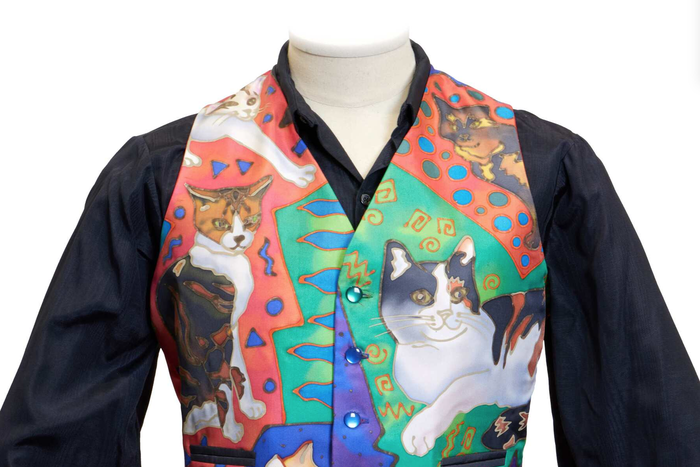 Жилет Фредди Меркьюри с портретами его котов продали за 17 млн рублей