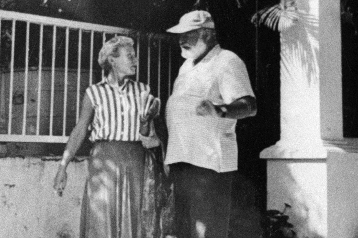 Две авиакатастрофы в Африке критически повлияли на здоровье Эрнеста Хемингуэя