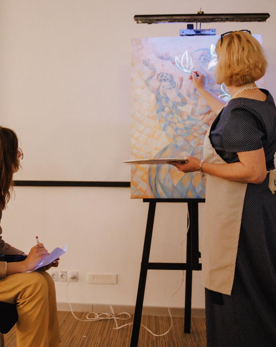 Магические картины можно увидеть только под ультрафиолетом