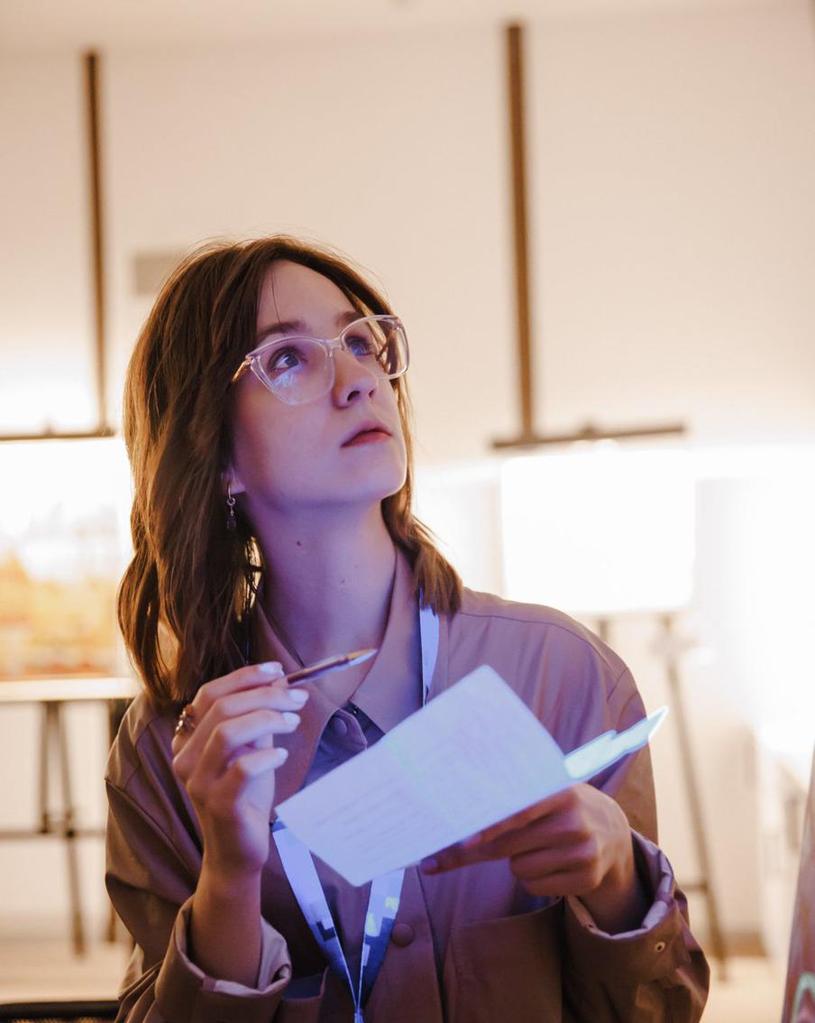 Изучаю, как идёт на тень на ирисах Елены, и пытаюсь перерисовать.