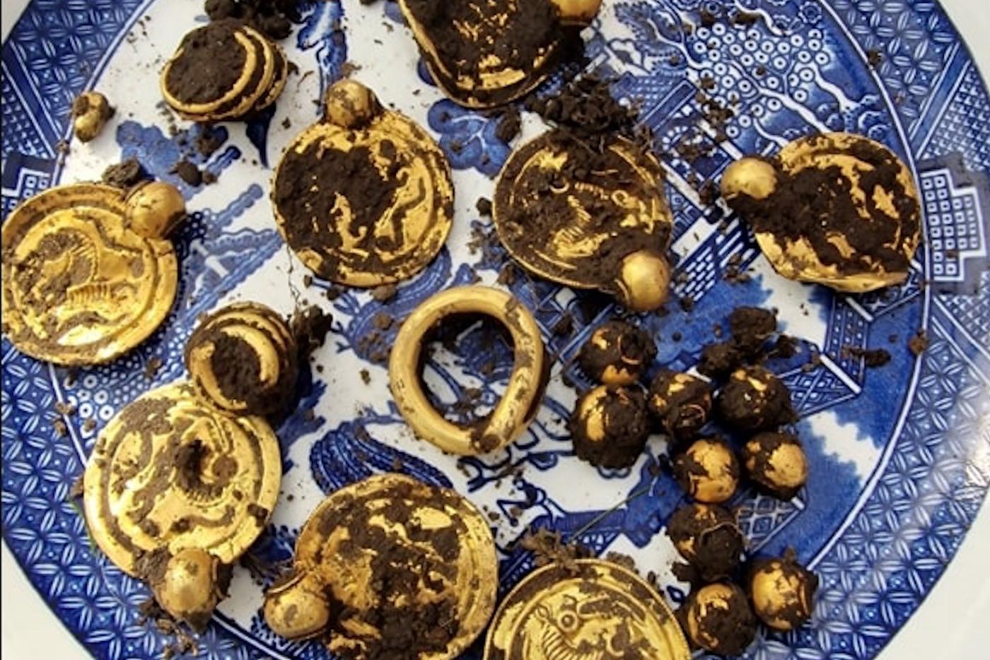 Житель Норвегии наткнулся на древний клад, когда гулял с металлоискателем по острову Реннесей