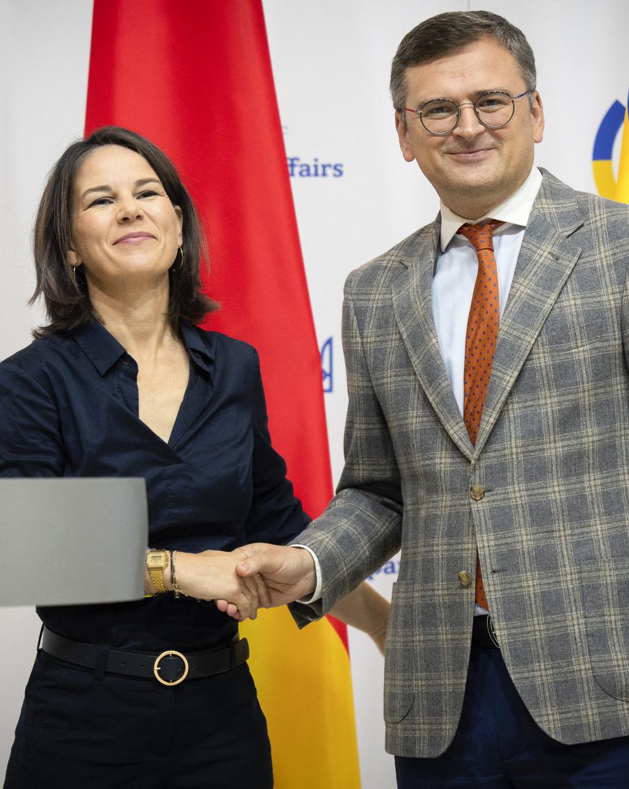 Глава МИД ФРГ приехала в Киев, НАТО готовится к учениям: хроника очередных событий украинского кризиса