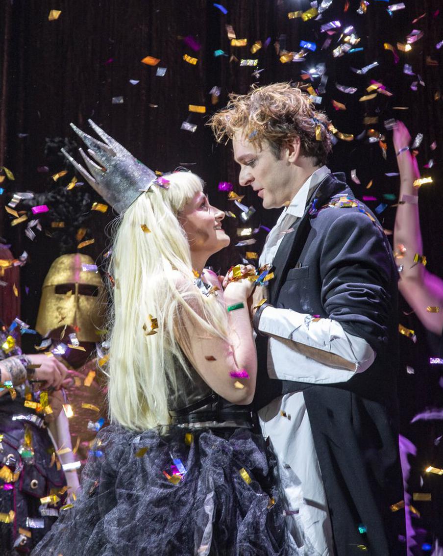 Актёры театра им. Моссовета научились петь, чтобы стать героями истории о бременских музыкантах