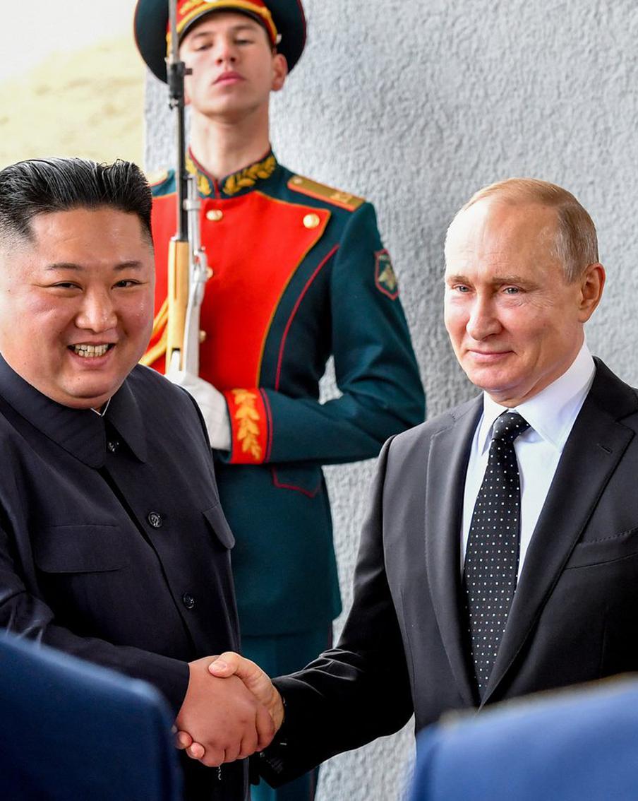 Шойгу будет участвовать в переговорах Путина и Ким Чен Ына