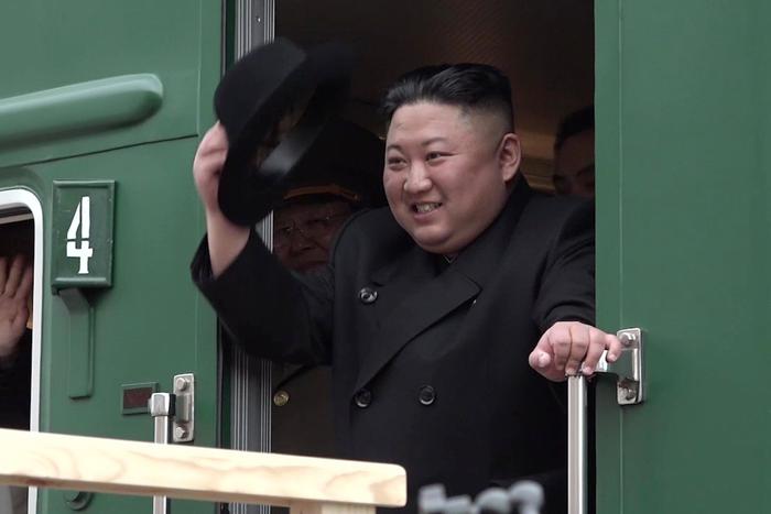 Глава Минприроды встретил Ким Чен Ына в России