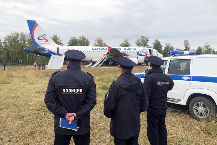 "Не дай Бог рванёт, надо убегать!": очевидцы рассказали об аварийной посадке Airbus A320