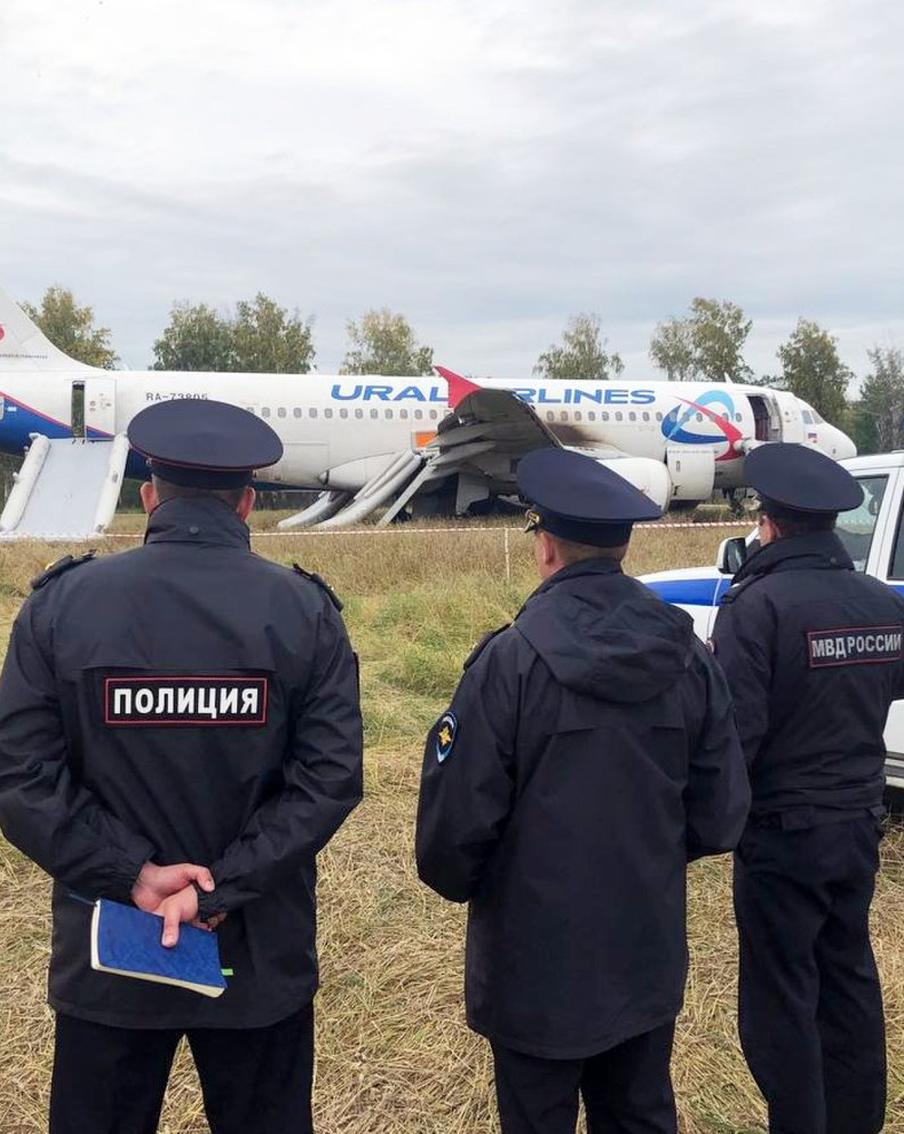 "Не дай Бог рванёт, надо убегать!": очевидцы рассказали об аварийной посадке Airbus A320