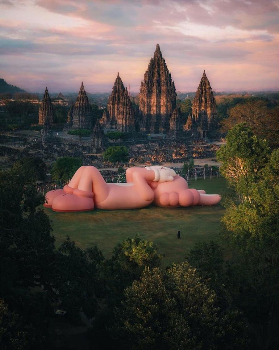 Доступ к розовому кролику для посетителей свободный.