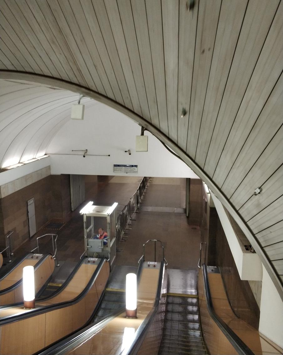 Антенны на эскалаторе