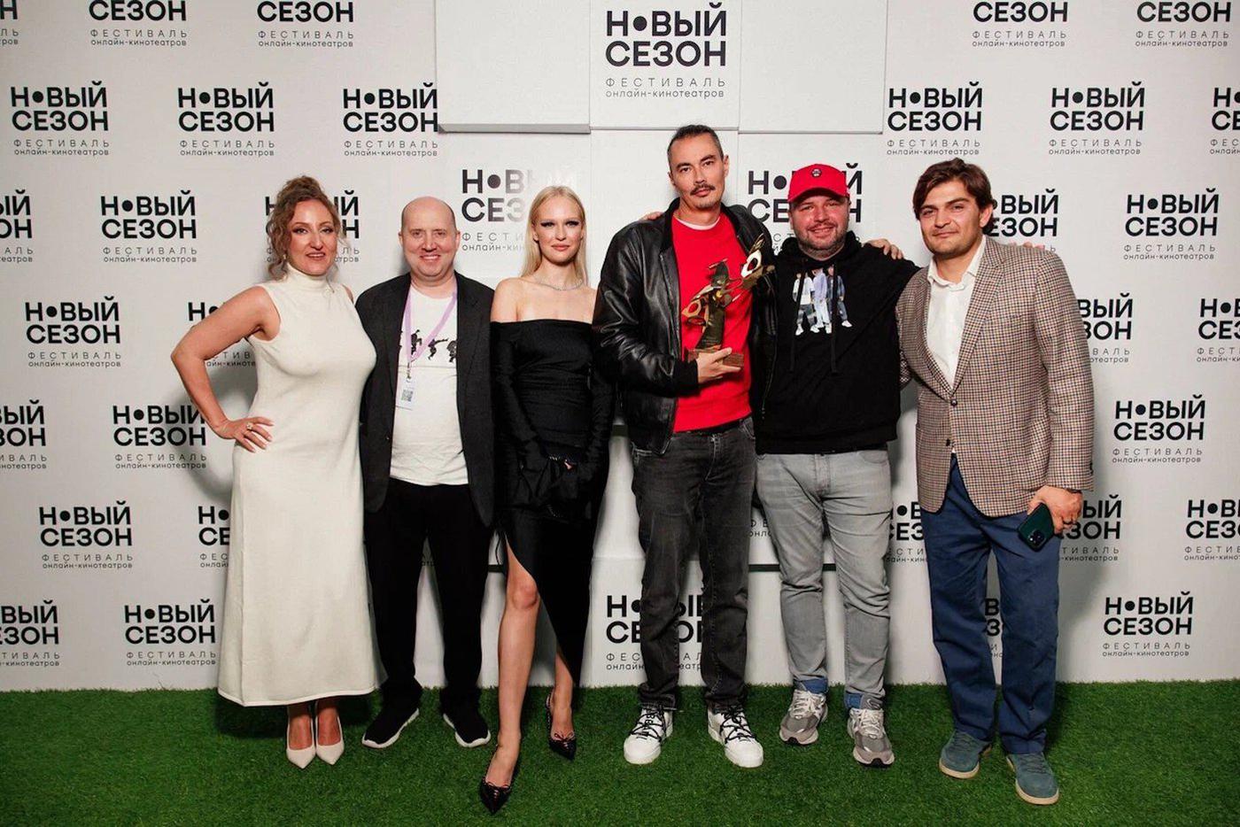 Команда победителей в номинации "Самый ожидаемый сериал" – "Слово пацана".