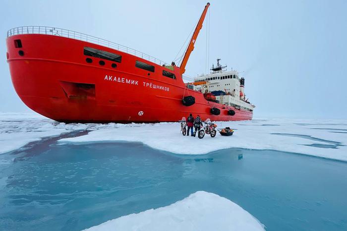 Московские байкеры установили рекорд: впервые они покорили Северный полюс на мотоциклах