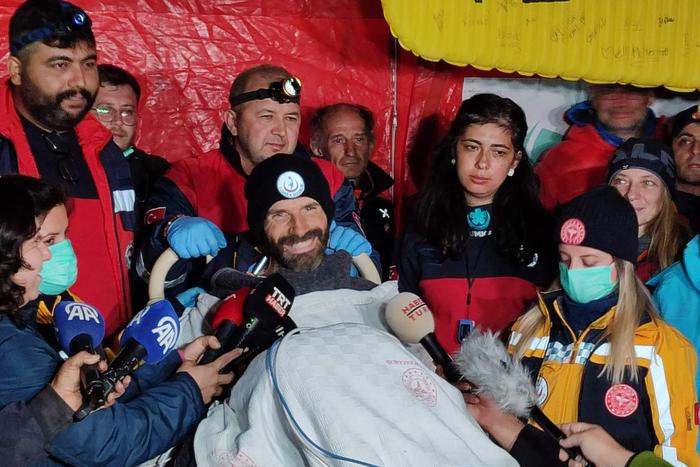 Американца, которого рвало кровью, спасли из пещеры. Metro выяснило детали чудесного спасения