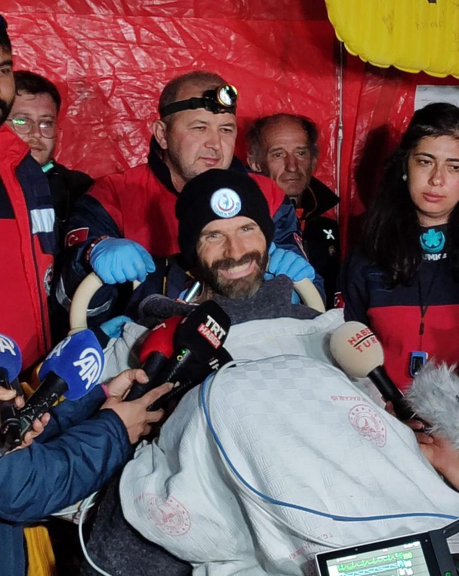 Американца, которого рвало кровью, спасли из пещеры. Metro выяснило детали чудесного спасения