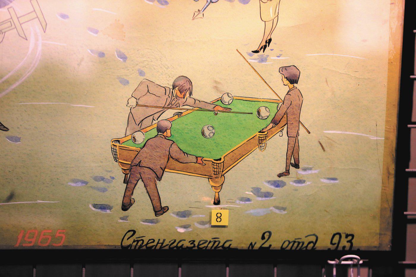 На бильярдном столе катают шары – "Восходы".