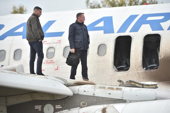 Пассажиры севшего в поле авиалайнера получат по 100 000 рублей