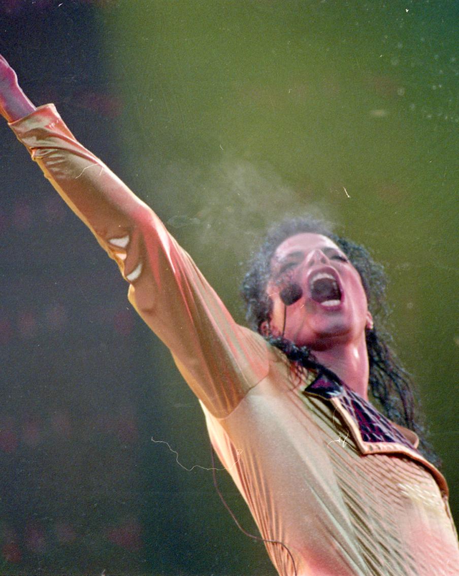 30 лет назад "Лужники" встретили Майкла Джексона дождём