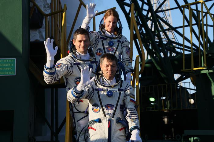 Российско-американский экипаж на корабле "Союз МС-24" успешно пристыковался к МКС