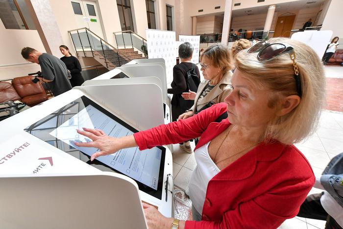 Москвичи не только активно голосуют онлайн, но и в повседневной жизни не могут без электронных сервисов