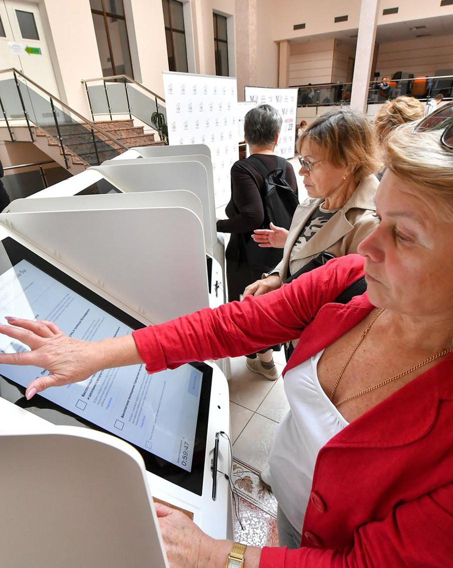 Москвичи не только активно голосуют онлайн, но и в повседневной жизни не могут без электронных сервисов