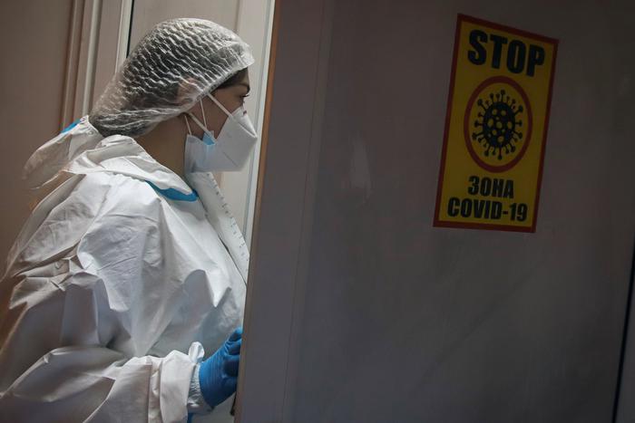 Заболеваемость COVID-19 в России за неделю увеличилась на 48 процентов