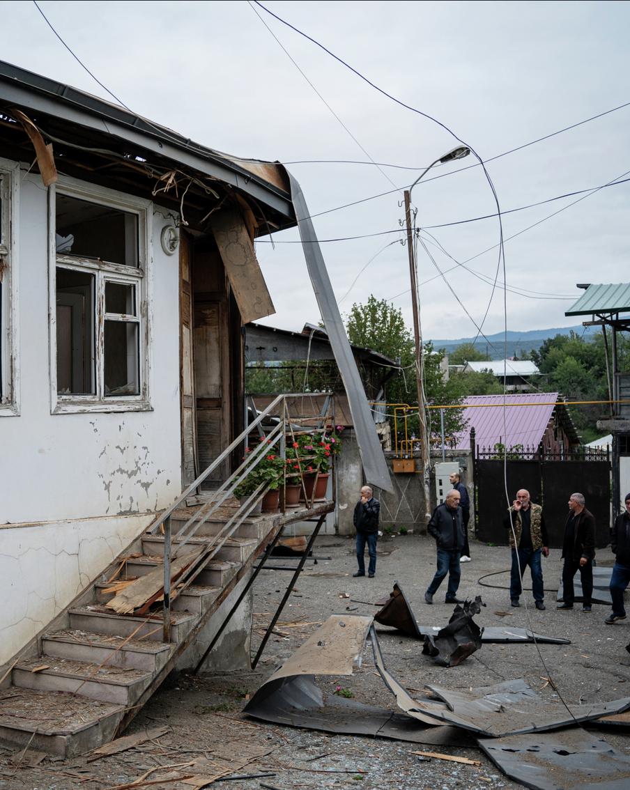 Российские миротворцы эвакуировали более двух тысяч жителей Карабаха