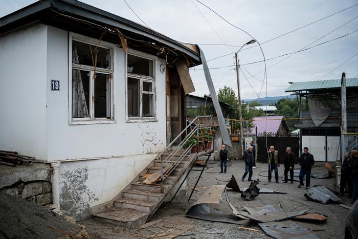 Российские миротворцы эвакуировали более двух тысяч жителей Карабаха