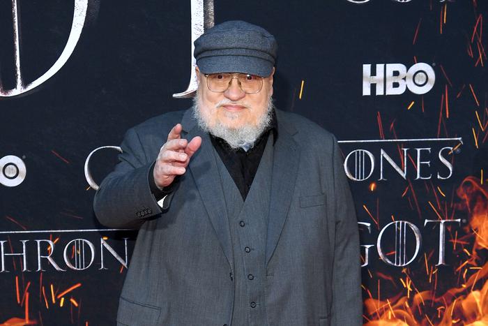 К 75-летию писателя Джорджа Р. Р. Мартина пофантазировали, что юбиляру могли бы подарить герои "Игры престолов"