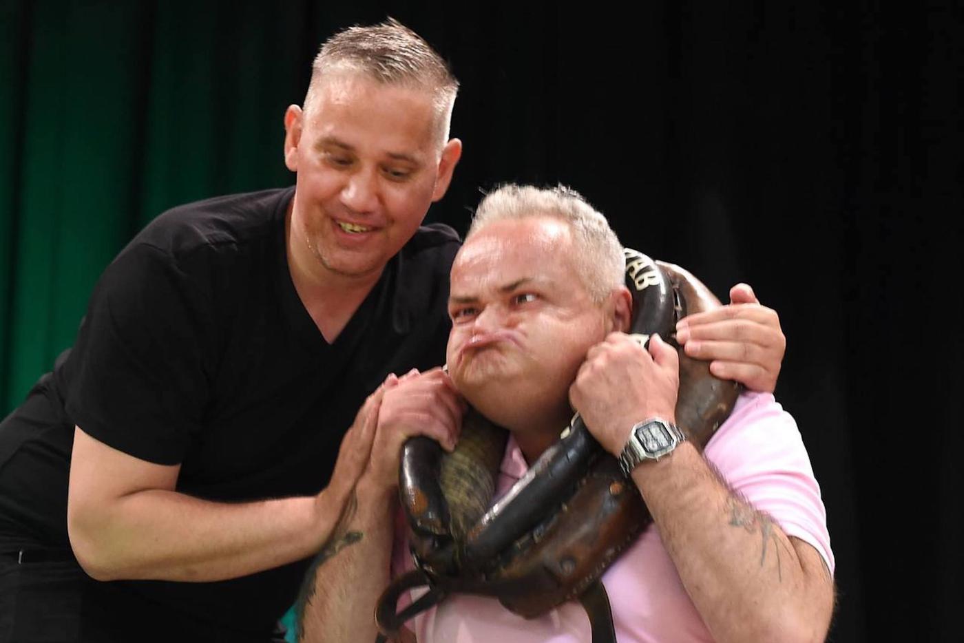 Кандидат на победу в конкурсе на лучшее кривляние.