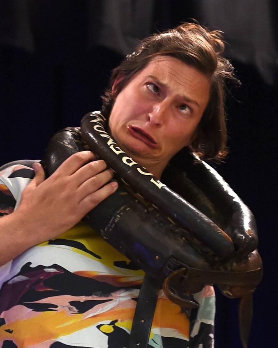 Кандидат на победу в конкурсе на лучшее кривляние.