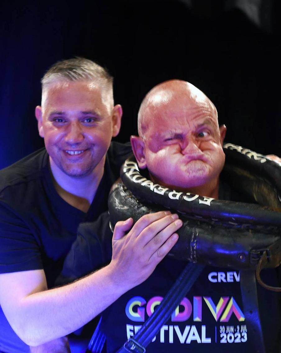 Кандидат на победу в конкурсе на лучшее кривляние.