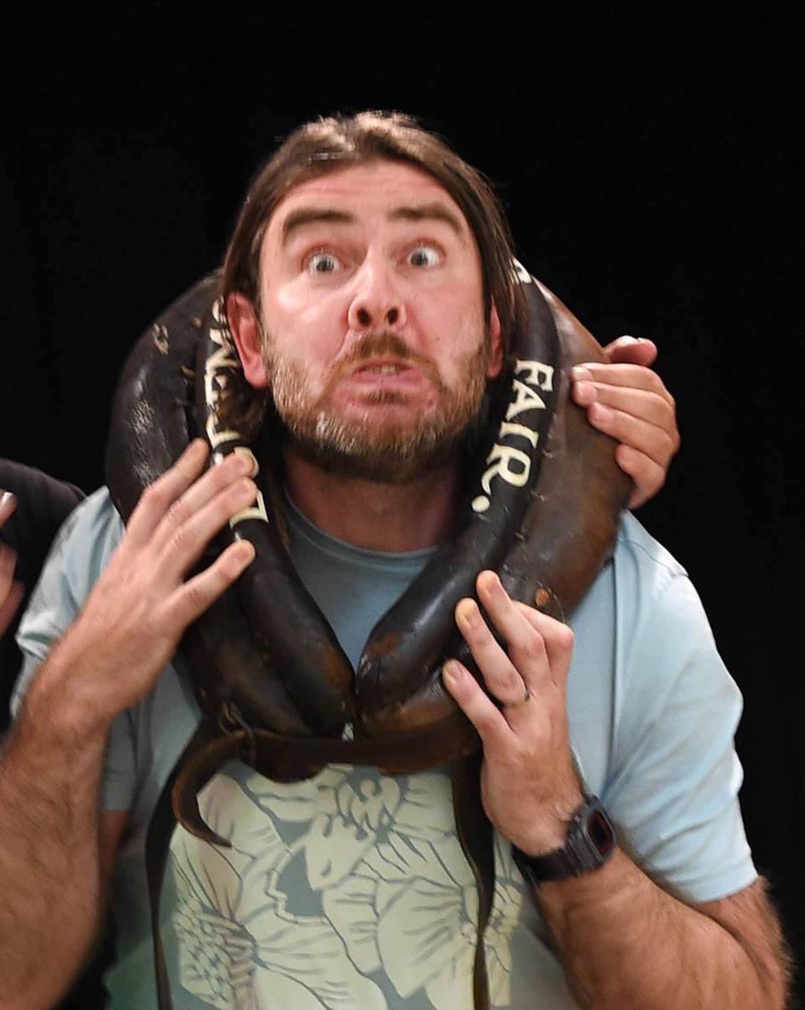 Кандидат на победу в конкурсе на лучшее кривляние.