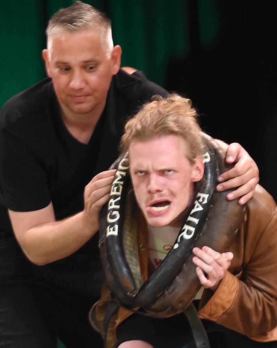 Кандидат на победу в конкурсе на лучшее кривляние.