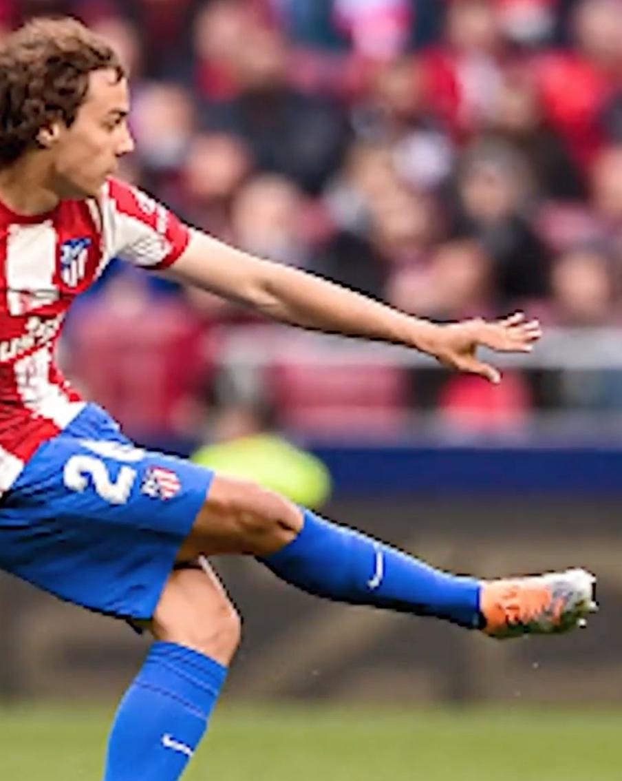 Испанский футболист госпитализирован из-за проглоченной пчелы