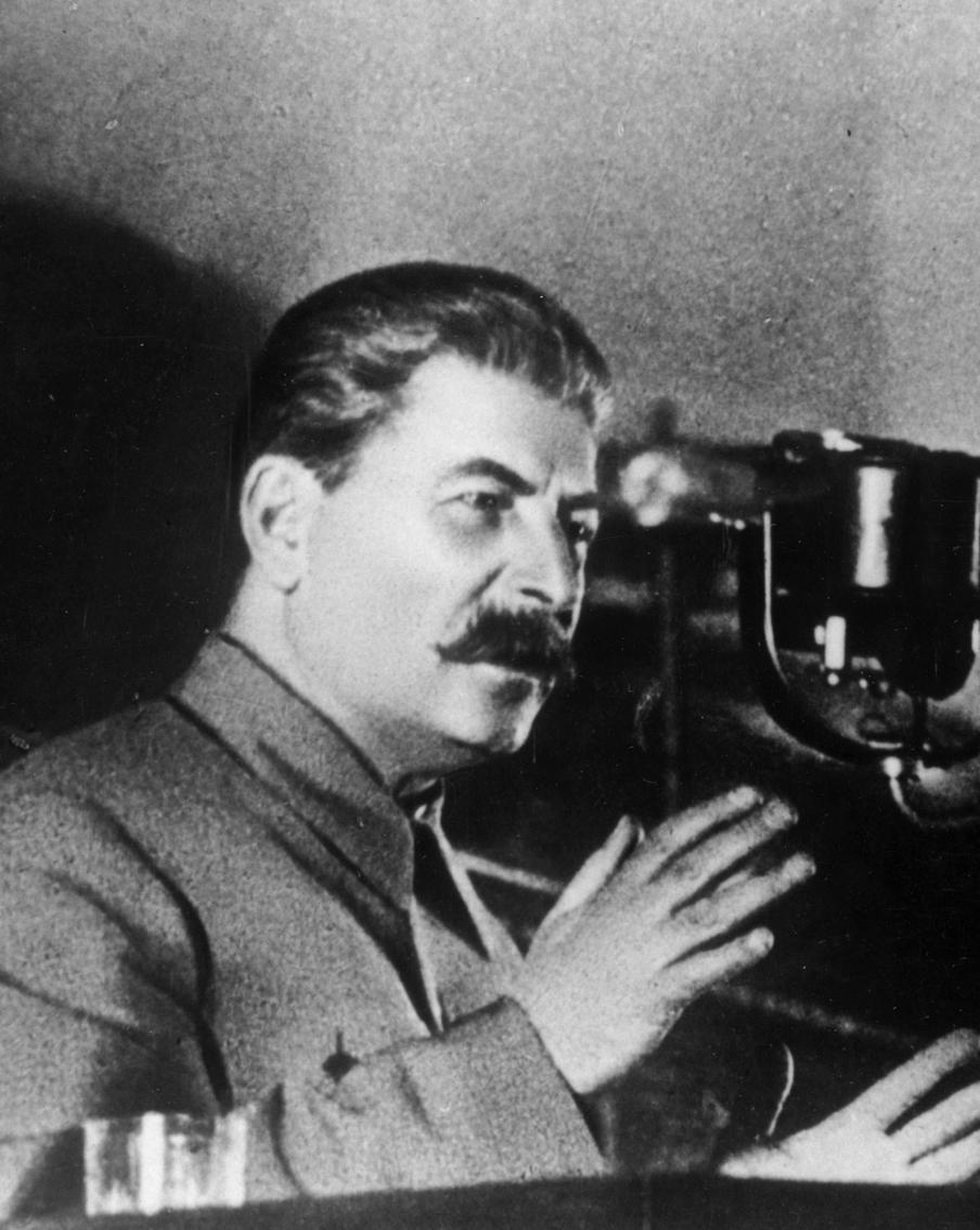 На аукционе был продан за 400 тысяч рублей портрет с автографом Сталина