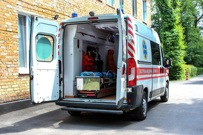 В Астрахани девушка выжила после падения с восьмого этажа