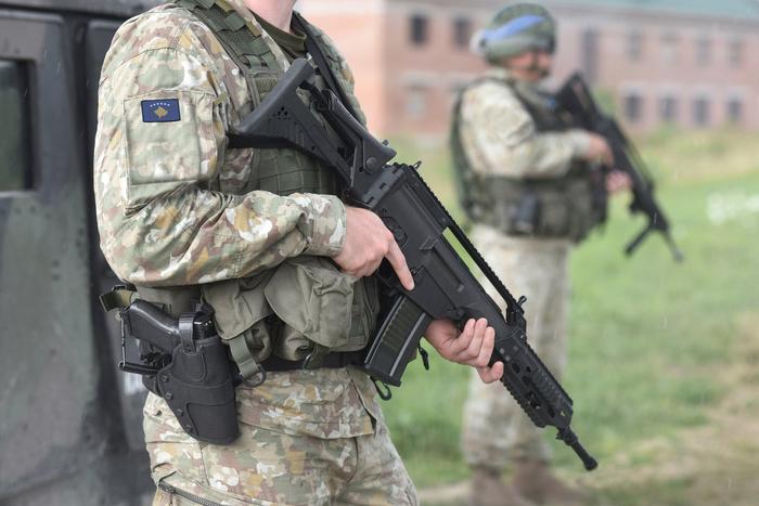 После того как неизвестные застрелили косовского полицейского, в республике закрыли два КПП на въезд со стороны Сербии