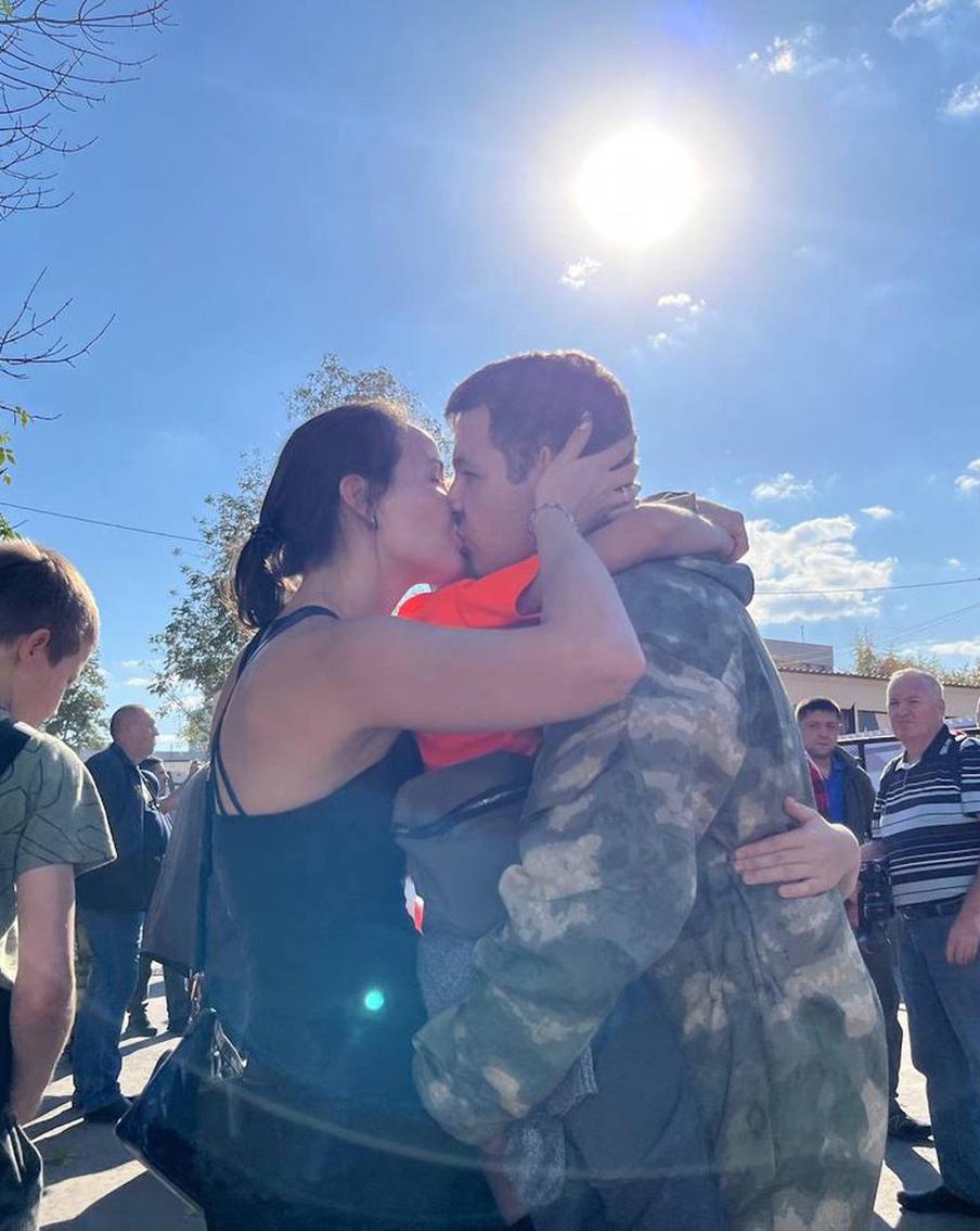 "Сейчас уже идут осознанно": добровольцев проводили к месту несения службы