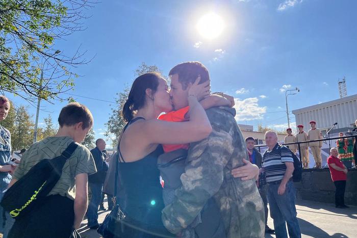 "Сейчас уже идут осознанно": добровольцев проводили к месту несения службы