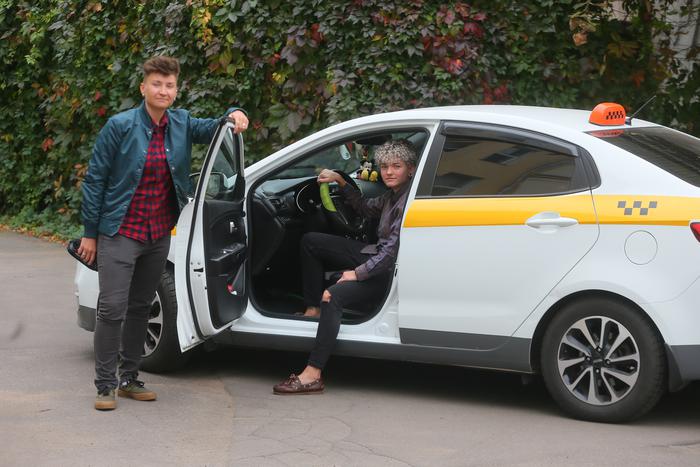 "Пусть гудят! Я не нарушаю правила". Что нервирует таксисток с нарушениями слуха