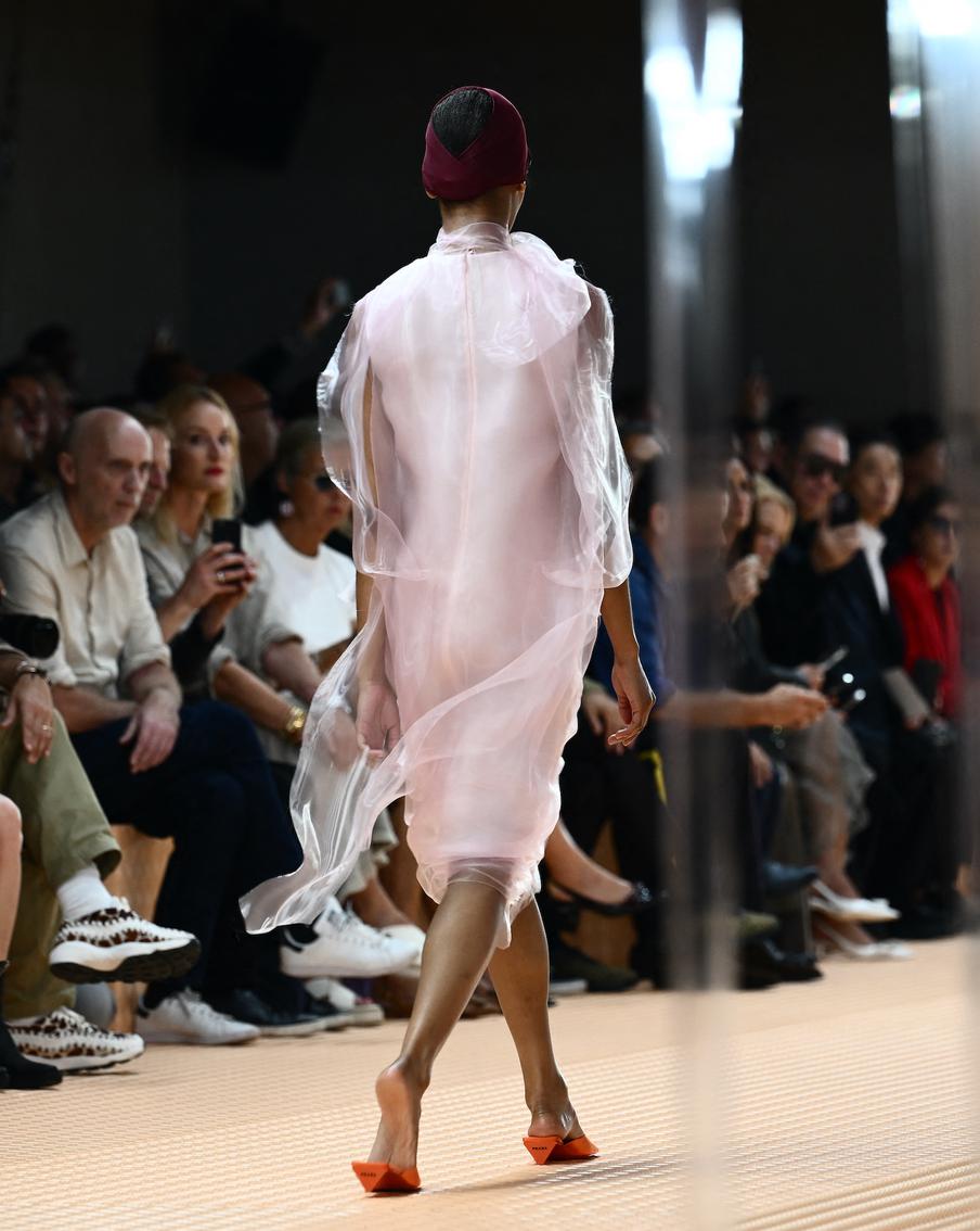 Микродлина, узлы, бахрома и другие тренды с Недели моды в Милане