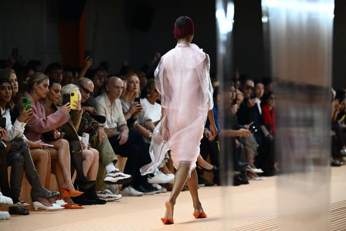 Микродлина, узлы, бахрома и другие тренды с Недели моды в Милане