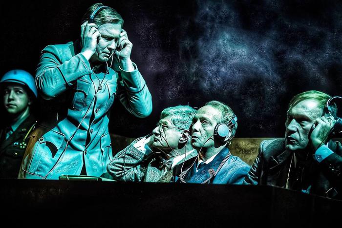 Премьера театра "Модерн" рассказывает о последствиях Нюрнберга