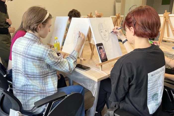 На мастер-классе рисовали любимых учителей и среди них оказался Эйнштейн!