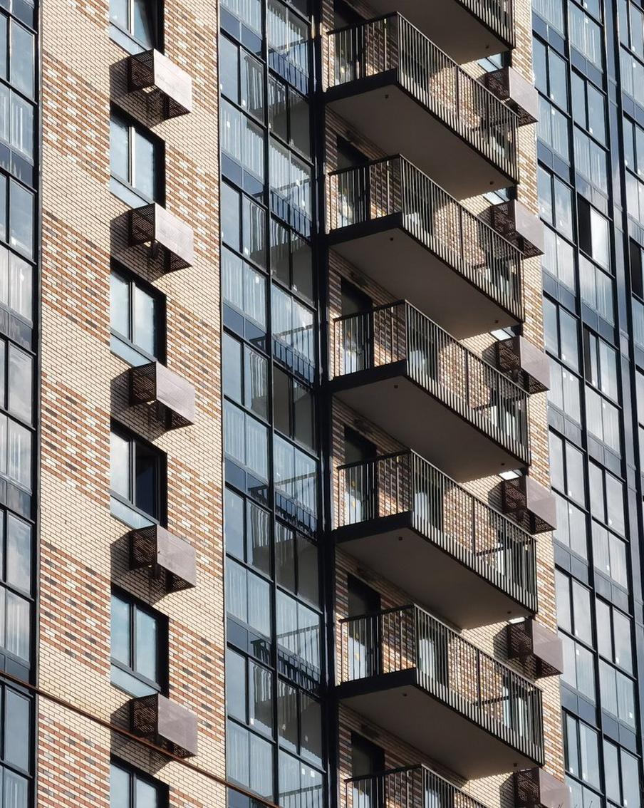 Более 4,5 млн кв. м реновационного жилья проектируется и строится на месте сноса домов