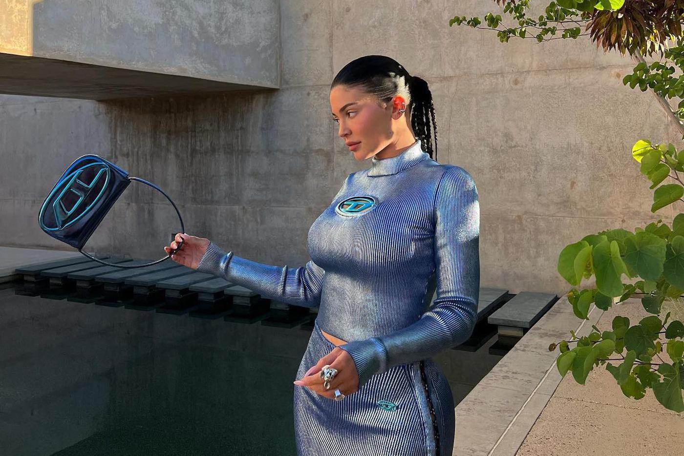 Грязный деним, танкетка и другие тренды, на которые не стоит тратить деньги