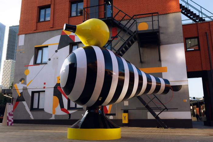 Игрушку из прошлого превратили в современное искусство и подарили ей актуальный "окрас"