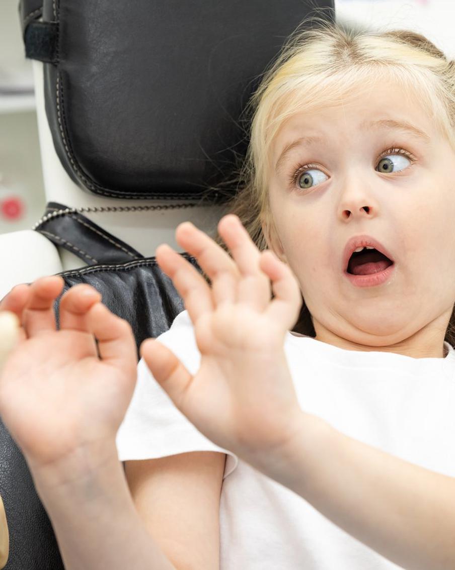 Большинство детей пугает темнота и расставание с мамой. Как перестать бояться?